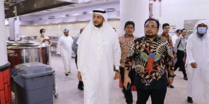 Pastikan Kualitas, Menag Tinjau dan Tes Layanan Jemaah Haji di Makkah