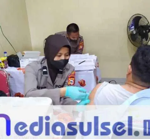 Polres Pelabuhan Makassar terus Buka Akses Vaksinasi Door to door