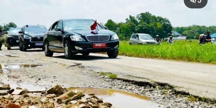 Penampakan Mercy Jokowi Mengaspal Saat Tinjau Ruas Jalan di Provinsi Lampung 2 Screenshot 2023 05 05 20 28 48 33 1c337646f29875672b5a61192b9010f9 11zon