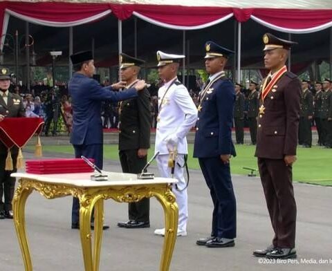 jokowi beri adhi makayasa ke lulusan terbaik tni polri 169