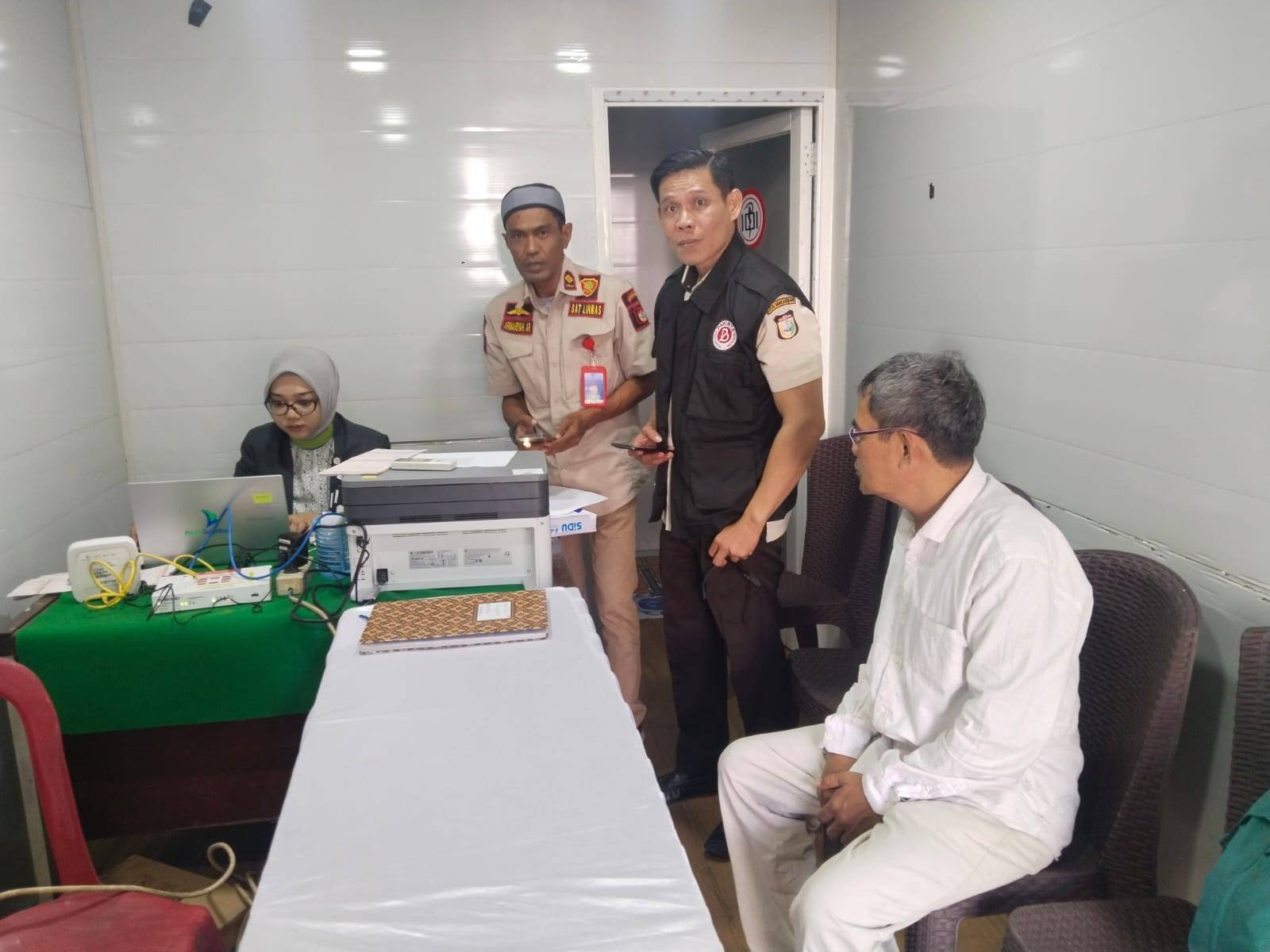 Permudah Bayar Pajak PBB,Lurah Bontoala Optimalkan Kontainer 2 IMG 20230814 WA0085