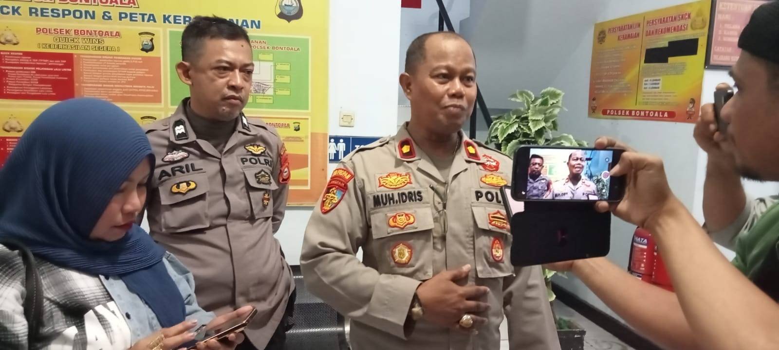 Kompol Muh. Idris. SH.MH Jabat Kapolsek Bontoala 06, Puluhan Karangan Padati Halaman Kantor 2 WhatsApp Image 2023 08 11 at 18.03.11
