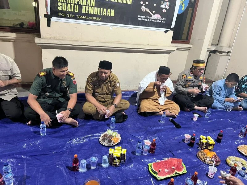 Camat Tamalanrea Hadiri Undangan Buka Puasa Bersama Kapolsek Tamalanrea 1 IMG 20240325 WA0095 800x600 1