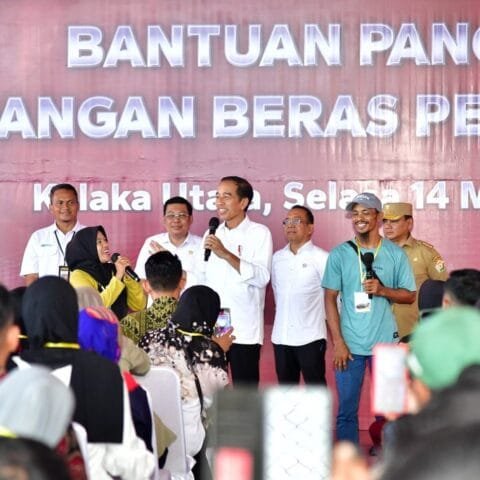 Presiden Jokowi Serahkan Bantuan Pangan bagi Masyarakat di Kolaka Utara 1024x683 1