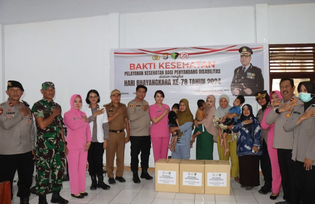 Semarak Bhayangkara 78, Polres Pelabuhan Makassar Gelar Bakti Sosial dan Kesehatan di Kepulauan Sangkarrang 2 IMG 20240628 182311
