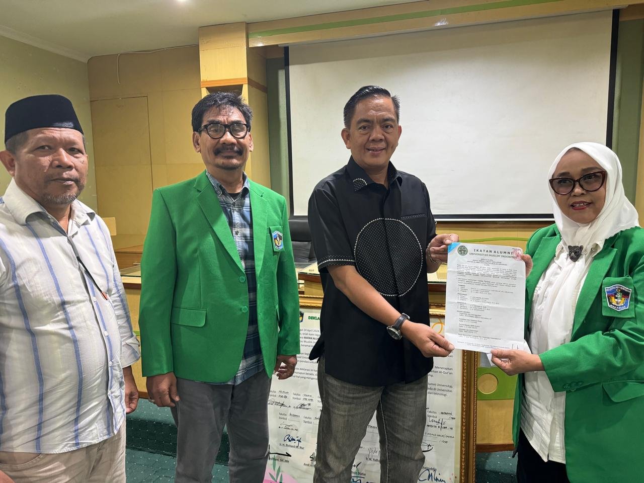 ILUMI DESAK REKTORAT UNTUK MENENTUKAN SIKAP 2 WhatsApp Image 2024 06 03 at 16.25.43