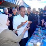 Hari Kedua di Sulsel Presiden dan Ibu Iriana Kunjungi Pasar Cekkeng Bulukumba 1024x683 1