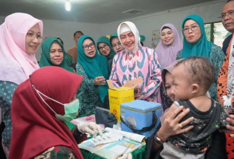 Stunting Indira Yusuf Serahkan Bantuan Cegah Anak Kurang Gizi