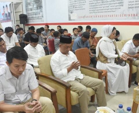 Gerindra Kota Makassar mengundang puluhan anak yatim syukuran 23111