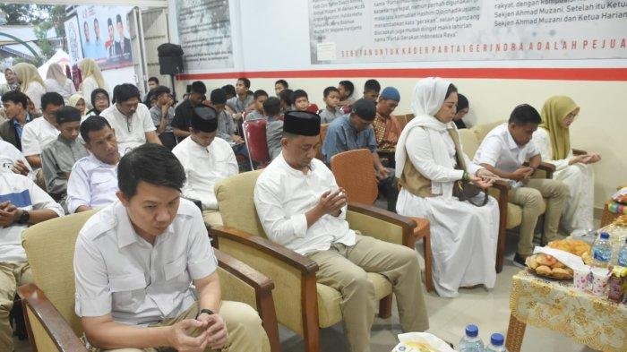 Gerindra Kota Makassar mengundang puluhan anak yatim syukuran 23111