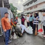 Cegah Banjir, Lurah Bontoala Pimpin Warga Bersihkan Drainase