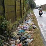 Sampah Menumpuk di Barombong, Warga Khawatir Banjir Makin Parah