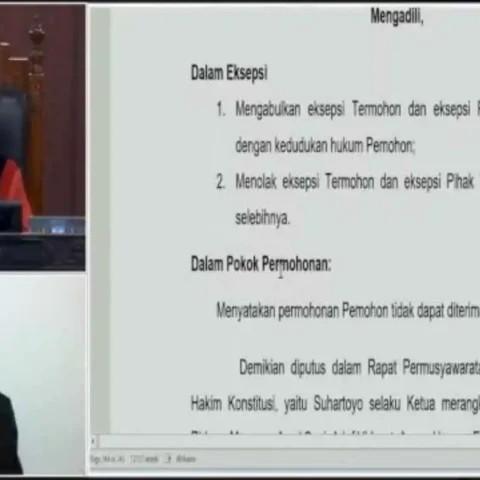 Ketua Mahkamah Konstitusi MK Suhartoyo membacakan keputusan MK soal gugatan pasangan calon wali kota dan wakil wali kota makassar menolak gugatan pasangan INIMI