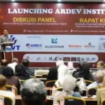 Ketua DPRD Makassar Supratman menyampaikan keynote pada peluncuran Ardev Institute yang dirangkaikan dengan diskusi “Arah Strategis Pembangunan Indonesia Timur” di Makassar, Rabu (23/4/2025). (Foto: Ist)