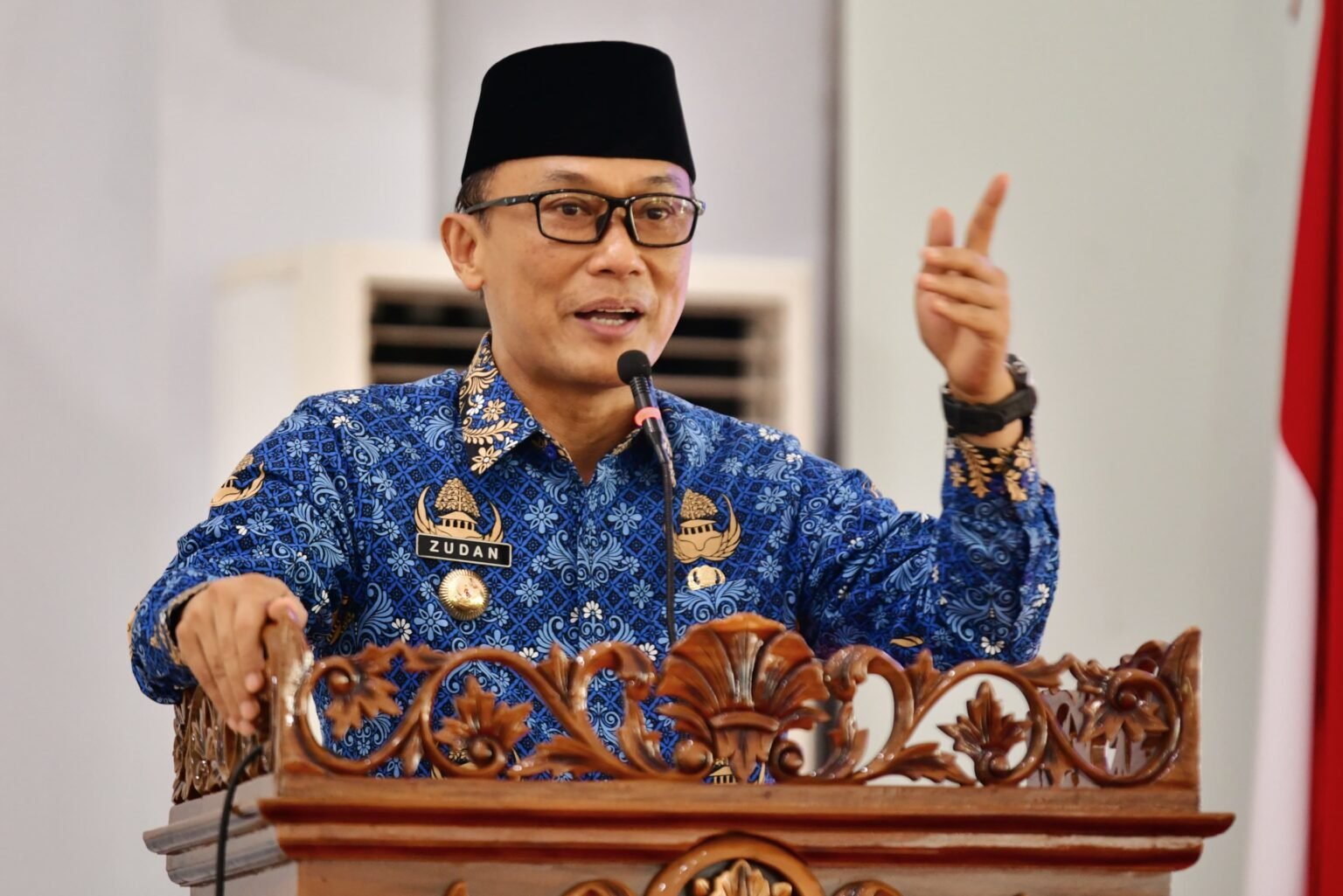 prof zudan 1536x1025 1