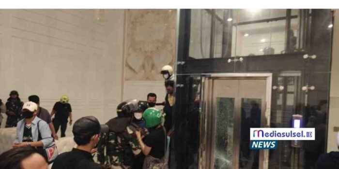 Rumah Eko Patrio Diserbu Massa, Isi Rumah Dijarah Hingga Kamar Pribadi