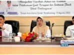 Perwakilan Kejaksaan Negeri Makassar, BPN Makassar, dan warga saat mengikuti sosialisasi ganti kerugian tanah untuk pembangunan pemerintah.