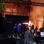 Tangkapan layar video amatir yang memperlihatkan kobaran api di pagar DPRD PROV SULSE/IST