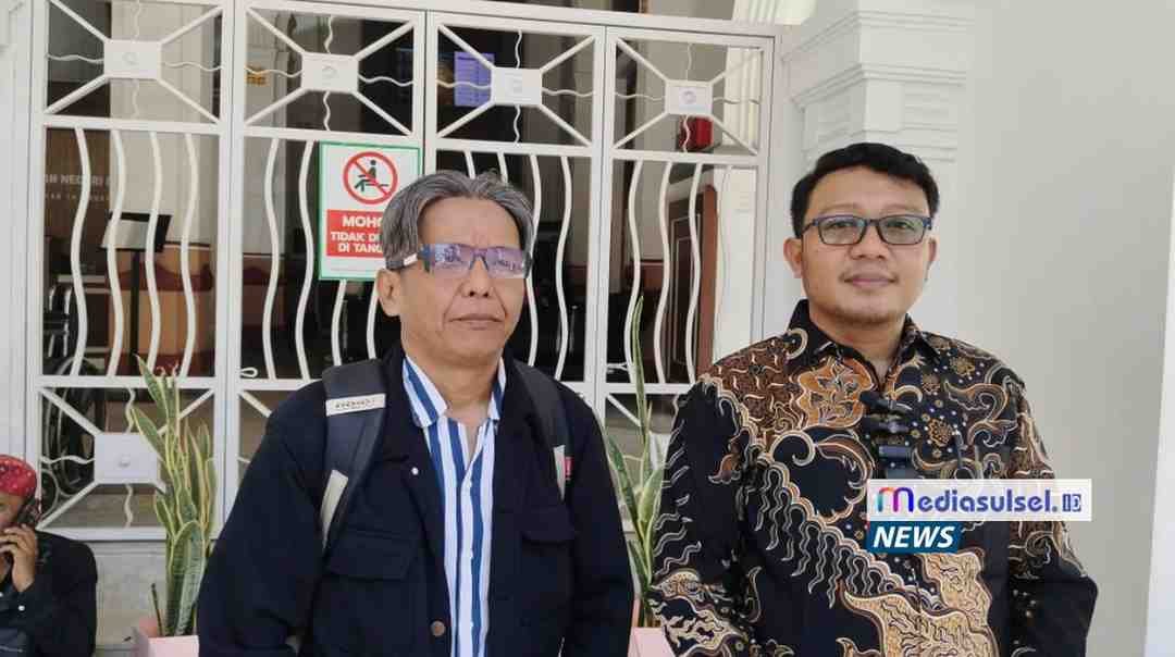Kuasa hukum Wawan Nur Rewa saat memberikan keterangan usai sidang praperadilan di Pengadilan Negeri Makassar, Rabu (13/8/2025).