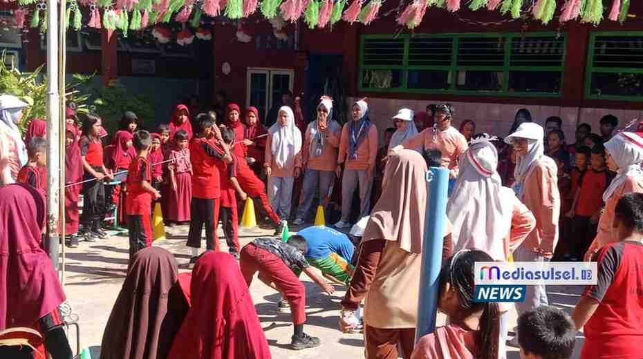Siswa SD Negeri Maradekaya 2 antusias mengikuti lomba “Mati Matik Perkalian” dalam rangka memeriahkan HUT RI ke-80 di halaman sekolah, Jalan Veteran Utara Lorong 43, Makassar.