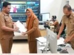 Dinas Pertanahan Kota Makassar saat menyerahkan 25 sertifikat lahan milik Pemkot kepada BPKAD, 5 Agustus 2025.