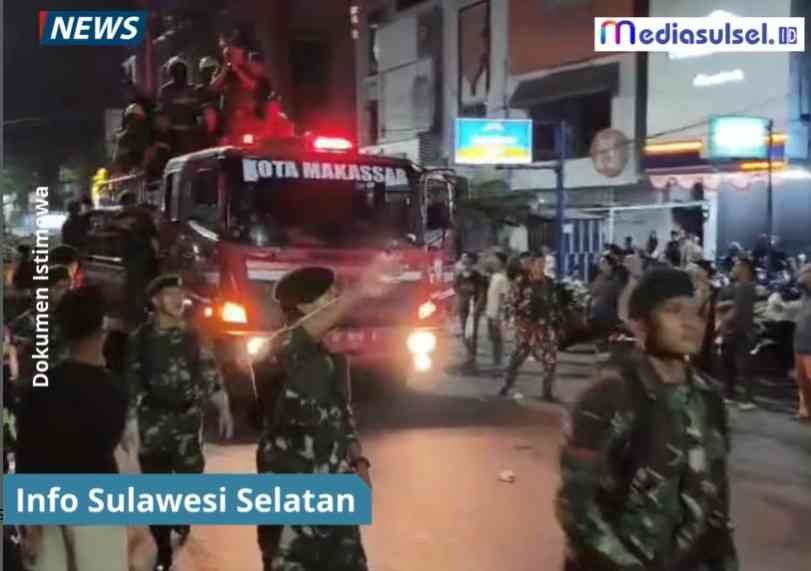 TNI Ikut Amankan Proses Pemadaman Api di Gedung DPRD Sulsel TNI Ikut Amankan Proses Pemadaman Api di Gedung DPRD Sulsel
