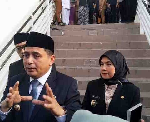 Wali Kota Makassar Munafri “Appi” Arifuddin melantik 263 pejabat pengawas—mulai dari kepala seksi, kepala subbagian, hingga lurah—pada Senin (29/9/2025) pukul 15.15 WITA di Tribun Lapangan Karebosi, Jl. Jenderal Ahmad Yani. Pelantikan merujuk Surat Wali Kota No. 000.1.5/1766/BU/Walikota/IX/2025.