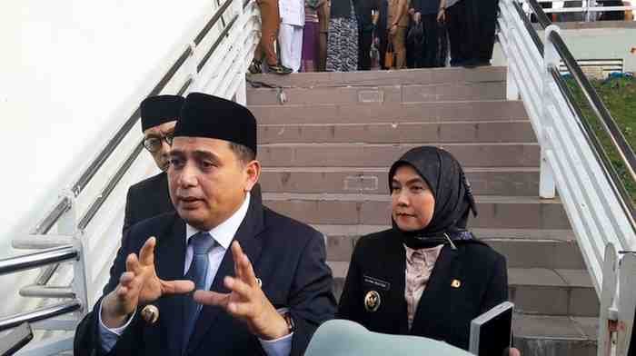 Wali Kota Makassar Munafri “Appi” Arifuddin melantik 263 pejabat pengawas—mulai dari kepala seksi, kepala subbagian, hingga lurah—pada Senin (29/9/2025) pukul 15.15 WITA di Tribun Lapangan Karebosi, Jl. Jenderal Ahmad Yani. Pelantikan merujuk Surat Wali Kota No. 000.1.5/1766/BU/Walikota/IX/2025.