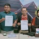 Kuasa hukum ahli waris almarhumah Paraki, Asywar S.T., S.H., saat memberikan keterangan pers terkait laporan dugaan mafia tanah