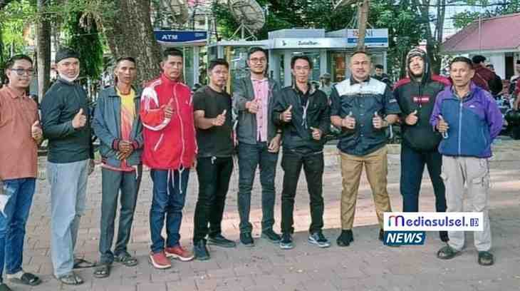 Kepala Desa Moncobalang, M. Rhisal Abdullah, S.Sos, bersama jajarannya saat menghadiri Deklarasi Gowa Damai: Tolak Demonstrasi Anarkis di Kabupaten Gowa, Selasa (2/9/2025).