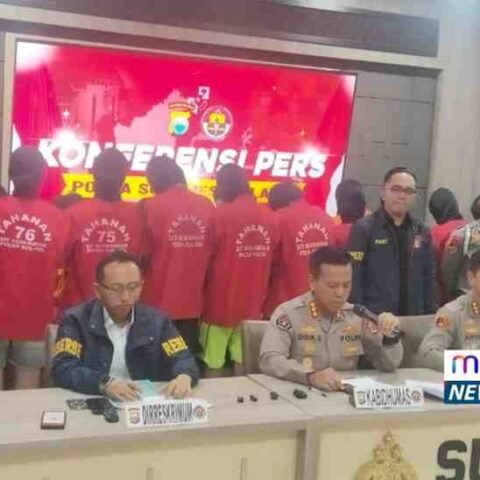 Kabid Humas Polda Sulsel, Kombes Pol Didik Supranoto, memberikan keterangan pers terkait penangkapan 29 pelaku pembakaran dan perusakan Gedung DPRD Makassar dan DPRD Sulsel, Kamis (4/9/2025).
