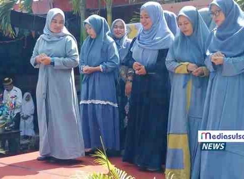 Guru Mardekayya II Nyanyikan Lagu Religius, Panggung Maulid Semarak
