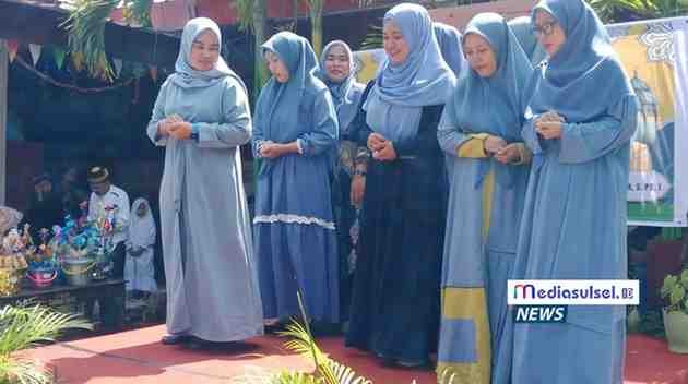Guru Mardekayya II Nyanyikan Lagu Religius, Panggung Maulid Semarak