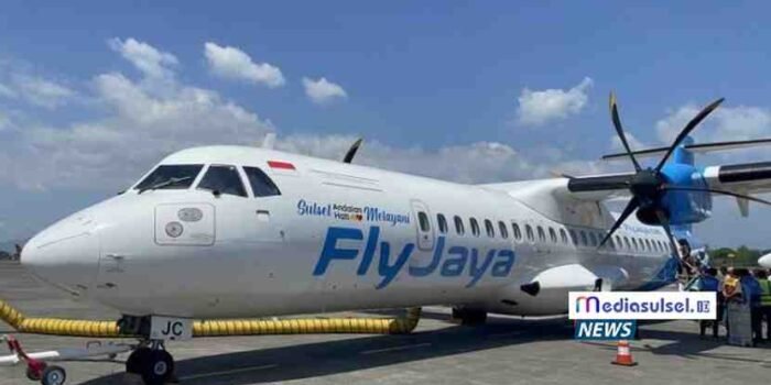 Pesawat baru Fly Jaya jenis ATR 72-500 saat bersiap lepas landas di Bandara Sultan Hasanuddin, Maros, Sabtu (13/9/2025). Penerbangan perdana rute Makassar–Bone ini mampu menampung hingga 72 penumpang. Pesawat baru Fly Jaya jenis ATR 72-500 saat bersiap lepas landas di Bandara Sultan Hasanuddin, Maros, Sabtu (13/9/2025). Penerbangan perdana rute Makassar–Bone ini mampu menampung hingga 72 penumpang.