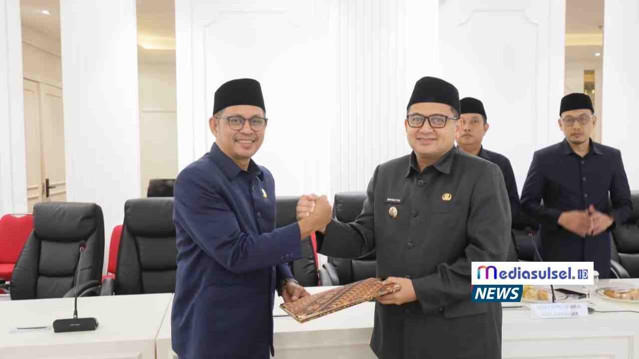 Ketua DPRD Makassar Supratman memimpin rapat paripurna pengesahan Ranperda Perubahan APBD Tahun Anggaran 2025, Kamis (4/9/2025). Hadir pula Wali Kota Makassar Munafri Arifuddin, Wakil Wali Kota Aliyah Mustika Ilham, dan Sekda Zulkifly Ananda secara hybrid dari Balai Kota. Ketua DPRD Makassar Supratman memimpin rapat paripurna pengesahan Ranperda Perubahan APBD Tahun Anggaran 2025, Kamis (4/9/2025). Hadir pula Wali Kota Makassar Munafri Arifuddin, Wakil Wali Kota Aliyah Mustika Ilham, dan Sekda Zulkifly Ananda secara hybrid dari Balai Kota.
