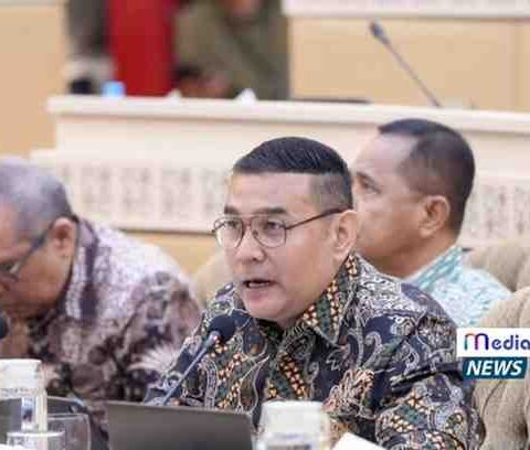 Wamen ATR/Waka BPN Ossy Dermawan menghadiri Rapat Dengar Pendapat (RDP) bersama Komisi II DPR RI di Gedung Nusantara, Jakarta, Senin (15/9/2025). Dalam kesempatan itu, ia mengapresiasi dukungan DPR atas kenaikan pagu anggaran ATR/BPN tahun 2026.