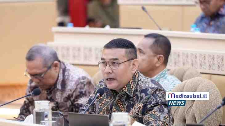 Wamen ATR/Waka BPN Ossy Dermawan menghadiri Rapat Dengar Pendapat (RDP) bersama Komisi II DPR RI di Gedung Nusantara, Jakarta, Senin (15/9/2025). Dalam kesempatan itu, ia mengapresiasi dukungan DPR atas kenaikan pagu anggaran ATR/BPN tahun 2026.