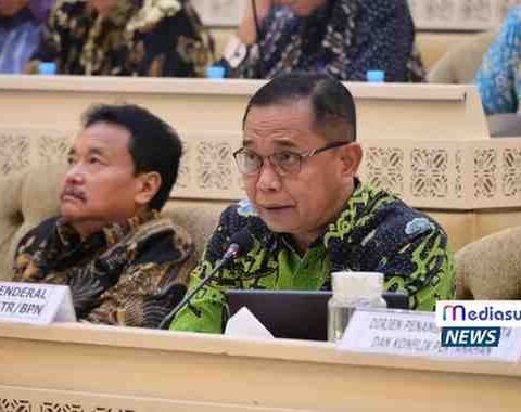 Sekjen Kementerian ATR/BPN, Pudji Prasetijanto Hadi, saat menyampaikan laporan realisasi PNBP dalam RDP Panja Komisi II DPR RI di Gedung Nusantara, Jakarta.