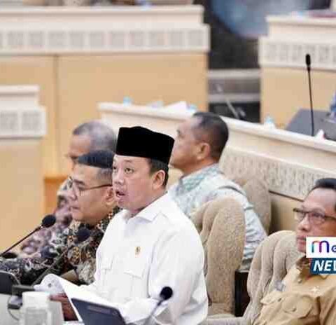 Menteri ATR/BPN Nusron Wahid bersama Wamen ATR/Waka BPN Ossy Dermawan menghadiri Rapat Dengar Pendapat (RDP) dengan Komisi II DPR RI di Gedung Nusantara, Jakarta, Senin (15/9/2025). Dalam rapat itu, pagu anggaran ATR/BPN Tahun 2026 ditetapkan sebesar Rp9,49 triliun.