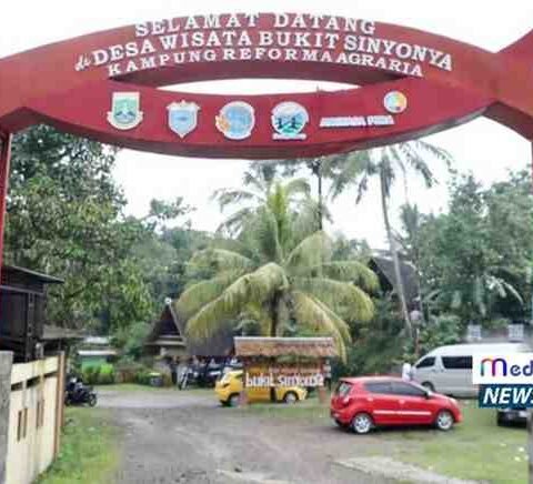 Portal Selamat Datang Desa Wisata Bukit Sinyonya Kampung Reforma Agraria di Desa Bandung, Pandeglang