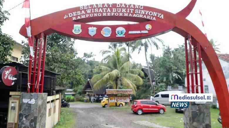 Portal Selamat Datang Desa Wisata Bukit Sinyonya Kampung Reforma Agraria di Desa Bandung, Pandeglang
