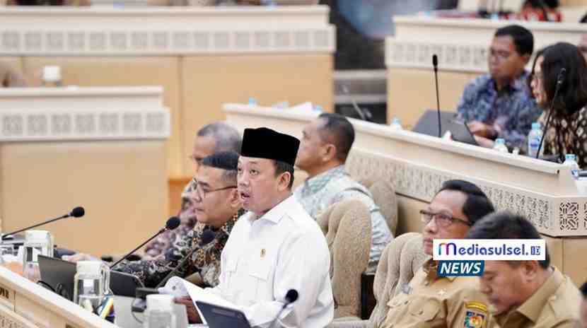 Menteri ATR/BPN Nusron Wahid bersama Wamen ATR/Waka BPN Ossy Dermawan menghadiri Rapat Dengar Pendapat (RDP) dengan Komisi II DPR RI di Gedung Nusantara, Jakarta, Senin (15/9/2025). Dalam rapat itu, pagu anggaran ATR/BPN Tahun 2026 ditetapkan sebesar Rp9,49 triliun.