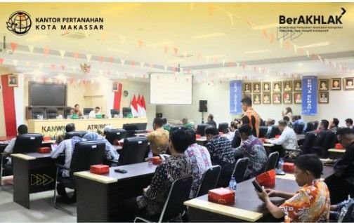 Sekda Provinsi Sulsel Jufri Rahman bersama Plt Kepala Kanwil BPN Sulsel Andi Renald membuka Rapat Koordinasi GTRA di Makassar Sekda Provinsi Sulsel Jufri Rahman bersama Plt Kepala Kanwil BPN Sulsel Andi Renald membuka Rapat Koordinasi GTRA di Makassar