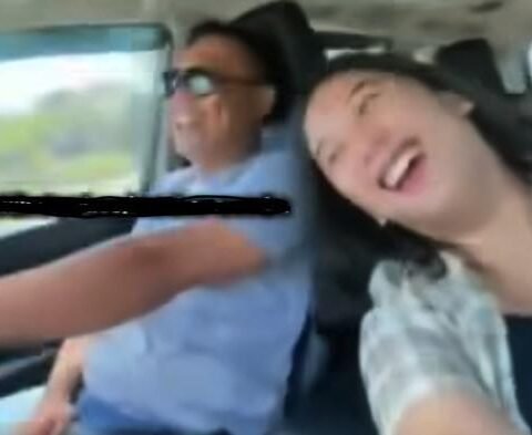 Tangkapan layar video yang menampilkan anggota DPRD Provinsi Gorontalo bersama seorang perempuan di dalam mobil dalam perjalanan menuju Makassar. Ucapan dalam video memicu kecaman warganet. (Sumber: tangkapan layar/istimewa)