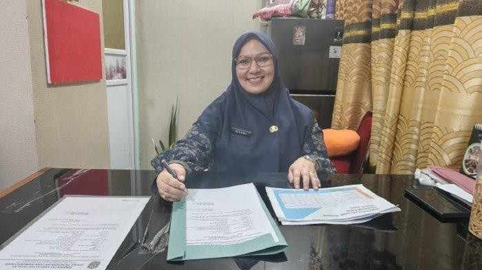 Kepala Bidang Guru dan Tenaga Kependidikan (GTK) Disdik Takalar, Rifani, menjelaskan komponen potongan gaji guru meliputi infaq Baznas dan iuran BPJS Kesehatan. Takalar, 4 Oktober 2025.