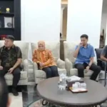 Suasana rapat Wali Kota dan Komisi D DPRD Makassar membahas SPMB 2025 di Balai Kota.