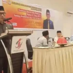 Anggota DPRD Makassar Muchlis Misbah memaparkan urgensi Perwali turunan Perda 1/2012 pada sesi sosialisasi di Hotel Grand Imawan, Kamis (12/06/2025).