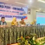Ari Ashari Ilham bersama pejabat Disdik Makassar saat sosialisasi Perda 01/2019 di Hotel Almadera.