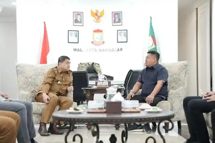 Ketua Fraksi NasDem DPRD Makassar Ari Ashari Ilham usai audiensi dengan Wali Kota Munafri Arifuddin di Balai Kota, Selasa (29/4/2025).