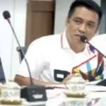 etua Komisi D DPRD Makassar, Ari Azhari Ilham, saat memimpin rapat monev bersama Dispora Makassar.